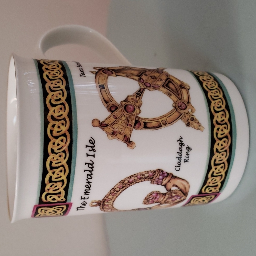 Royal Tara "Emerald Island" Fine Bone China Souvenir Mug/ Cup